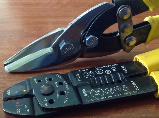 ขายกรรไกรตัดโลหะ พร้อมคีมปอกสายไฟ แพคคู่