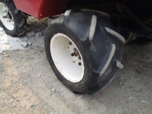 ขายถูกรถพ่นยาแบบนั่งขับ รหัส14001729YANMARรุ่นSSV-526ขับ4WDและ2WDขนาด500ลิตร