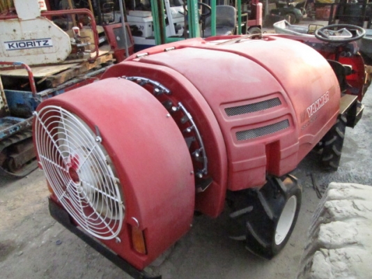 ขายถูกรถพ่นยาแบบนั่งขับ รหัส14001729YANMARรุ่นSSV-526ขับ4WDและ2WDขนาด500ลิตร