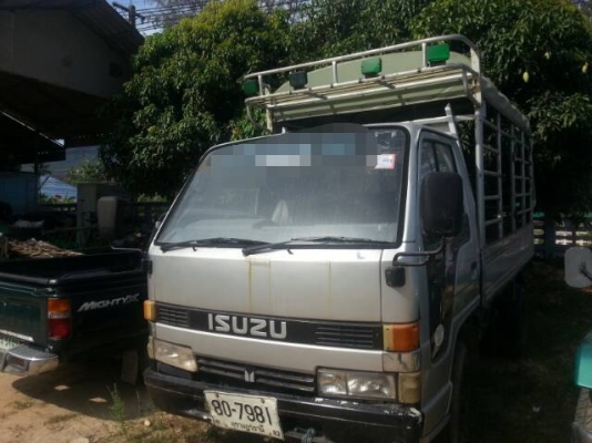 ขายรถหกล้อISUZU 90 แรงม้าบรรทุกมีเกียร์โฟ4*4
