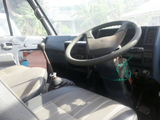 ขายรถหกล้อISUZU 90 แรงม้าบรรทุกมีเกียร์โฟ4*4