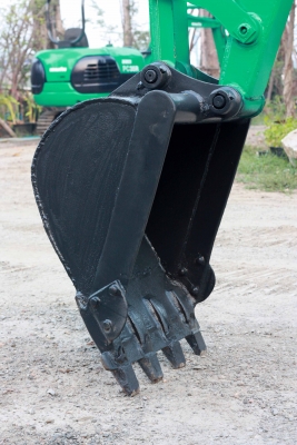 ขายรถขุดแม็กโค KOMATSU PC25R-8 รถเก่านอกแท้ๆ ไม่เคยผ่านการใช้งานในไทย มี VDO ทดลองขับให้ดู ติดต่อ 086-775-7900, 086-324-1992