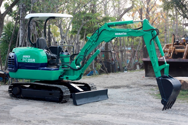 ขายรถขุดแม็กโค KOMATSU PC25R-8 รถเก่านอกแท้ๆ ไม่เคยผ่านการใช้งานในไทย มี VDO ทดลองขับให้ดู ติดต่อ 086-775-7900, 086-324-1992