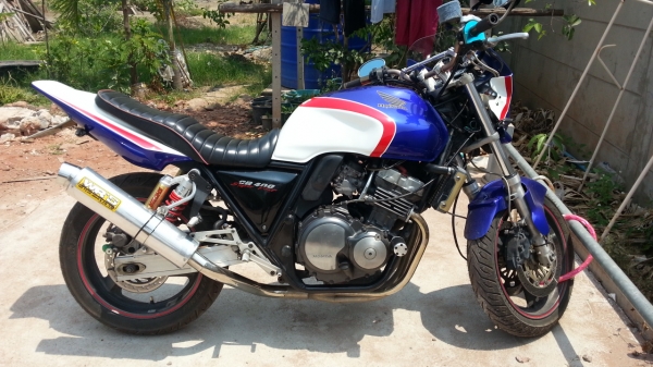 CB400 ปี94-95 มีทะเบียน ไม่ขาดต่อ เอกสารครบ แต่งท้ายเทค 78,000.-