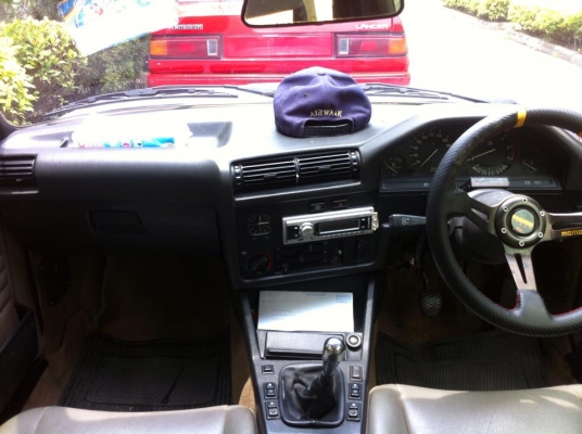 ขาย BMW 318i โฉม E30 ติดแก๊สlpg พร้อมขับ ขาย BMW 318i โฉม E30 ติดแก๊สlpg พร้อมขับ