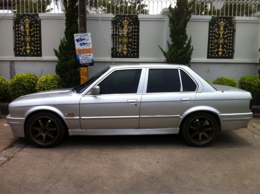 ขาย BMW 318i โฉม E30 ติดแก๊สlpg พร้อมขับ ขาย BMW 318i โฉม E30 ติดแก๊สlpg พร้อมขับ