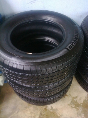 ยางป่าวมิชลิน26565R17ปี2512ดอกสวยหน้านิ่มๆวิ่งแล้ว18000โล ยางป่าวมิชลิน26565R17ปี2512ดอกสวยหน้านิ่มๆวิ่งแล้ว18000โล