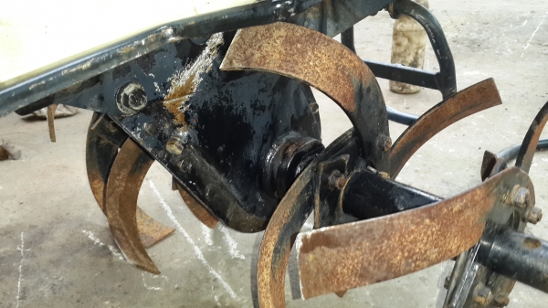 รถพรวนดิน