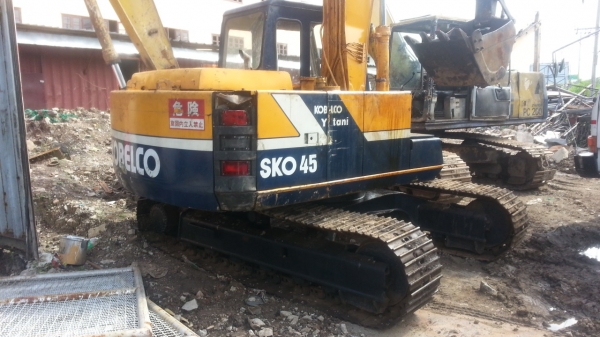 ขายรถขุด Kobelco sk045 ขายรถขุด Kobelco sk045