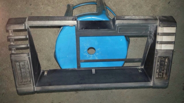 กล่องไฟอีซุซุร๊อกกี้ด้านซ้ายกับฝาเก๊คอนโซนพร้อมตัวครอบเรือนไมค