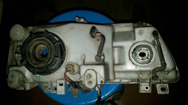 ไฟหน้าอีซุซุเดสก้าแท้กับไฟเลี้ยวฮีโน่ดูโทข้างซ้าบ ไฟหน้าอีซุซุเดสก้าแท้กับไฟเลี้ยวฮีโน่ดูโทข้างซ้าบ