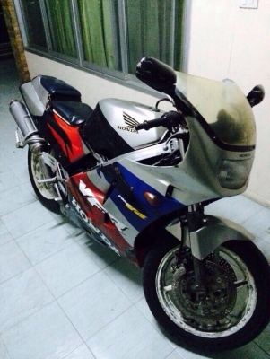 ขาย vfr 400 nc24 เดิมๆจากญี่ปุ่นเลย เอกสารสำเนาทะเบียนแท้+ใบซื้อขาย มี พรบ. แต่ภาษีขาดตั้งแต่25 เมษายน ปี55  ขี่ได้อย่างเดียวไปได้ทั่วประเทศไม่โดนจับหรือโดนยึดแน่นอน " นอกนั้นตามรูปทุกอย่าง ราคา 43,888 บาท ต่อลองได้ครับ สอบถามที่เบอร์ 092-6429114 ตลอ