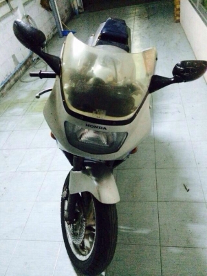 ขาย vfr 400 nc24 เดิมๆจากญี่ปุ่นเลย เอกสารสำเนาทะเบียนแท้+ใบซื้อขาย มี พรบ. แต่ภาษีขาดตั้งแต่25 เมษายน ปี55  ขี่ได้อย่างเดียวไปได้ทั่วประเทศไม่โดนจับหรือโดนยึดแน่นอน " นอกนั้นตามรูปทุกอย่าง ราคา 43,888 บาท ต่อลองได้ครับ สอบถามที่เบอร์ 092-6429114 ตลอ