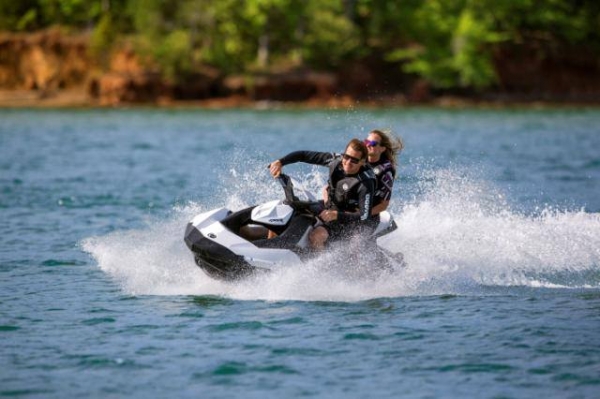 ขายเจ็ทสกีใหม่ราคาถูก ยี่ห้อseadoo spark 3up  สนใจโทรสอบถามรายละเอียด085-5946118