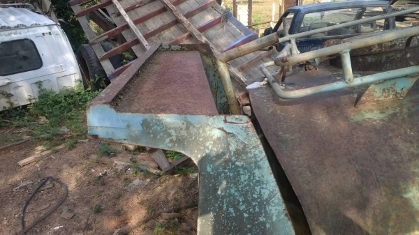 กระบะดั้มสามมิตรยาว3เมตร ยกลงจากNKR88แรง สภาพยังดี เหล็กหนา สีลอกๆสีไม่สวย