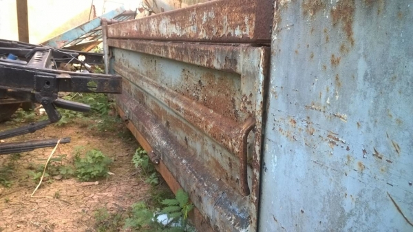 กระบะดั้มสามมิตรยาว3เมตร ยกลงจากNKR88แรง สภาพยังดี เหล็กหนา สีลอกๆสีไม่สวย