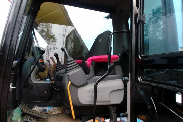 ขายด่วนรถแบคโฮCAT320Dกะบอกดําปี56ทํางาน2000ชั่วโมง