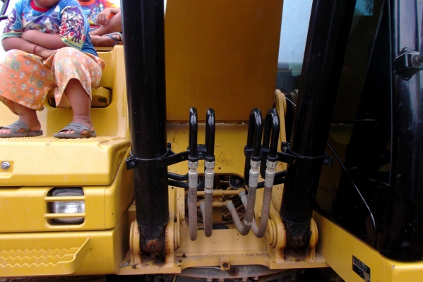 ขายด่วนรถแบคโฮCAT320Dกะบอกดําปี56ทํางาน2000ชั่วโมง