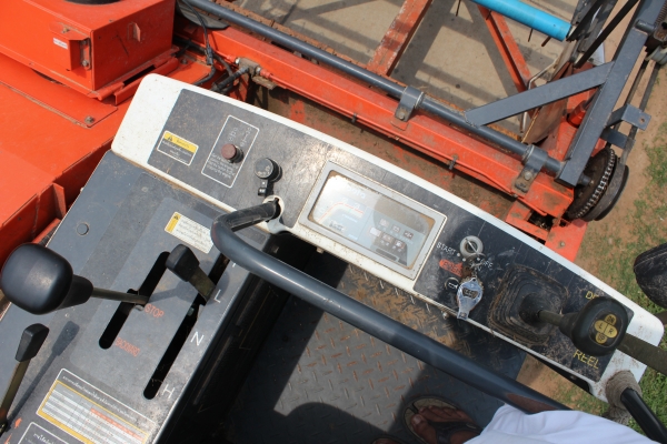 ขายรถเกี่ยว kubota dc60plus