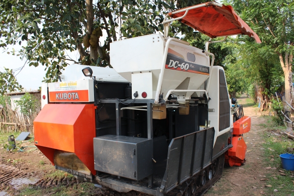 ขายรถเกี่ยว kubota dc60plus