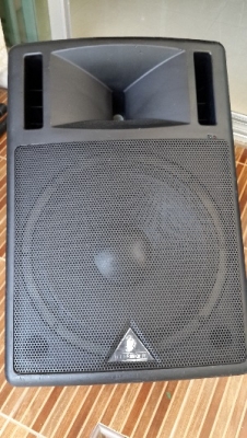 ลำโพง Active ของ Behringer 300 Watt 15 นิ้ว 7,800 บาท