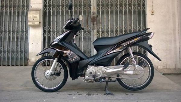 Axelo 2013 สีนํ้าตาลเข้ม วิ่งน้อย 6000 กิโล ขายถูกๆ ต่อรองได้จ้า