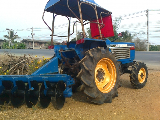 ขาย ISEKI   TL   2100    21  แรงม้า  4WD  สภาพเดิมๆ พร้อมใช้ ต่อรองได้