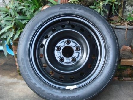 ล้อพร้อมยาง 1 วง 5 รู 114.3 ไว้เป็นอะไหล่