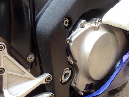 ต้ำพระราม2 ขาย HONDA CBR1000ปี2004 สภาพนางฟ้า เอกสาร อินวอย์เครื่องเฟรม สภาพดีแต่งเต็มคัน