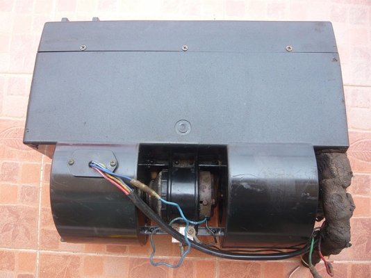 ขายตู้แอร์แขวนหน้าปรับได้แบบสองช่องขาย 1000 บาท