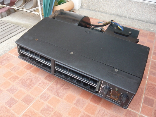 ขายตู้แอร์แขวนหน้าปรับได้แบบสองช่องขาย 1000 บาท