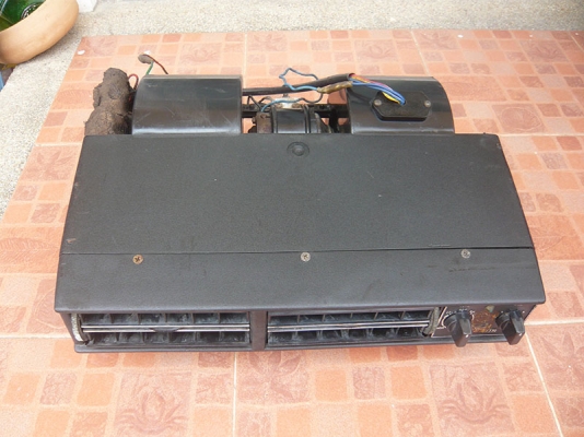 ขายตู้แอร์แขวนหน้าปรับได้แบบสองช่องขาย 1000 บาท