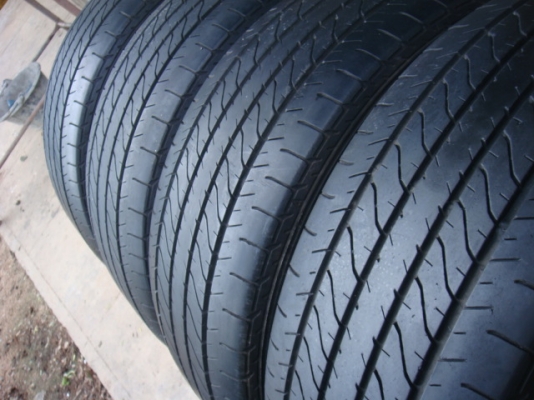 ขายยาง Dunlop sp sport ขนาด 215/55/17  ยางปี 13