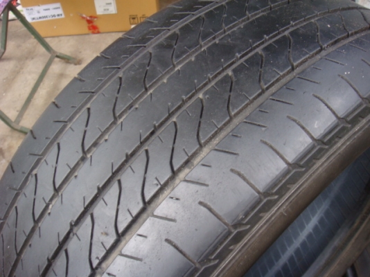 ขายยาง Dunlop sp sport ขนาด 215/55/17  ยางปี 13