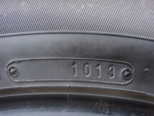 ขายยาง Dunlop sp sport ขนาด 215/55/17  ยางปี 13