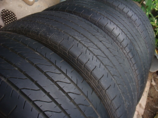 ขายยาง Dunlop sp sport ขนาด 215/55/17  ยางปี 13