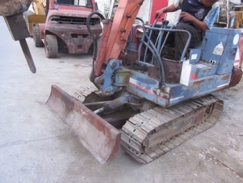 ขายรถแบคโฮ KUBOTA: KH026 พร้อมหัวกระแทก ราคา 370,000 บาท ขายรถแบคโฮ KUBOTA: KH026 พร้อมหัวกระแทก ราคา 370,000 บาท