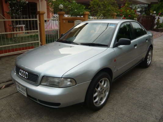 AUDI A4 1.8 รถบ้านมือเดียว สภาพพร้อมใช้ที่สุด