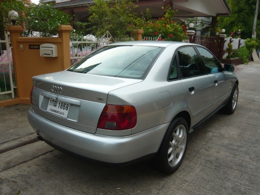 AUDI A4 1.8 รถบ้านมือเดียว สภาพพร้อมใช้ที่สุด