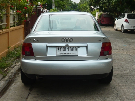 AUDI A4 1.8 รถบ้านมือเดียว สภาพพร้อมใช้ที่สุด