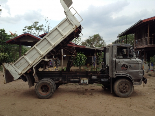 ขาย 6 ล้อดั้ม KM310 วางเครื่อง 1W ตัวเดียวกันกับ WO4D 117 แรงม้าแต่ยังเป็นลิขสิทธิ์ของ TOYOTA คัสซีสวย คานหน้า 6 น็อต เฟืองท้าย F พวงมาลัยพาวเวอร์ ทะเบียนชุดโอนพร้อมโอนครับ