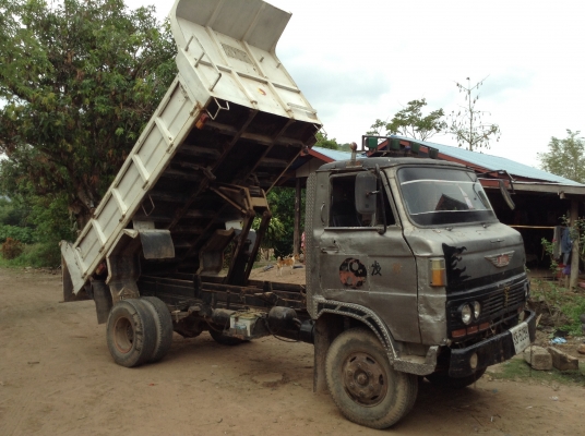 ขาย 6 ล้อดั้ม KM310 วางเครื่อง 1W ตัวเดียวกันกับ WO4D 117 แรงม้าแต่ยังเป็นลิขสิทธิ์ของ TOYOTA คัสซีสวย คานหน้า 6 น็อต เฟืองท้าย F พวงมาลัยพาวเวอร์ ทะเบียนชุดโอนพร้อมโอนครับ