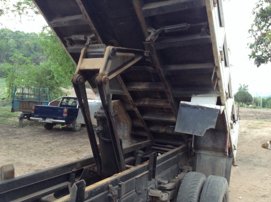 ขาย 6 ล้อดั้ม KM310 วางเครื่อง 1W ตัวเดียวกันกับ WO4D 117 แรงม้าแต่ยังเป็นลิขสิทธิ์ของ TOYOTA คัสซีสวย คานหน้า 6 น็อต เฟืองท้าย F พวงมาลัยพาวเวอร์ ทะเบียนชุดโอนพร้อมโอนครับ