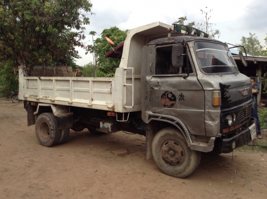 ขาย 6 ล้อดั้ม KM310 วางเครื่อง 1W ตัวเดียวกันกับ WO4D 117 แรงม้าแต่ยังเป็นลิขสิทธิ์ของ TOYOTA คัสซีสวย คานหน้า 6 น็อต เฟืองท้าย F พวงมาลัยพาวเวอร์ ทะเบียนชุดโอนพร้อมโอนครับ