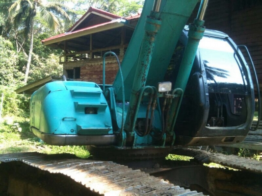 รถแบคโฮ KOBELCO  200 - 5  ( รุ่น ค๊อปเตอร์ V1. ) , ( ขายคู่  รถ โตโยต้า 4 ประตู )  สนใจติดต่อ 081 - 6079515