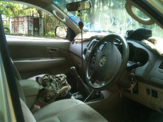 รถแบคโฮ KOBELCO  200 - 5  ( รุ่น ค๊อปเตอร์ V1. ) , ( ขายคู่  รถ โตโยต้า 4 ประตู )  สนใจติดต่อ 081 - 6079515