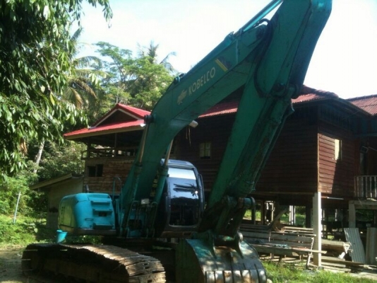 รถแบคโฮ KOBELCO  200 - 5  ( รุ่น ค๊อปเตอร์ V1. ) , ( ขายคู่  รถ โตโยต้า 4 ประตู )  สนใจติดต่อ 081 - 6079515