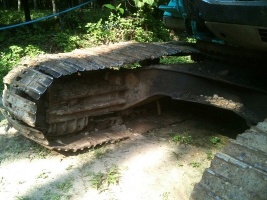 รถแบคโฮ KOBELCO  200 - 5  ( รุ่น ค๊อปเตอร์ V1. ) , ( ขายคู่  รถ โตโยต้า 4 ประตู )  สนใจติดต่อ 081 - 6079515