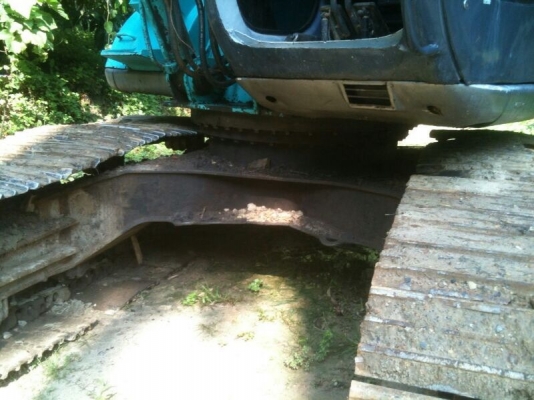 รถแบคโฮ KOBELCO  200 - 5  ( รุ่น ค๊อปเตอร์ V1. ) , ( ขายคู่  รถ โตโยต้า 4 ประตู )  สนใจติดต่อ 081 - 6079515