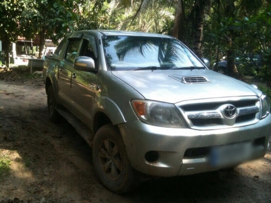 รถแบคโฮ KOBELCO  200 - 5  ( รุ่น ค๊อปเตอร์ V1. ) , ( ขายคู่  รถ โตโยต้า 4 ประตู )  สนใจติดต่อ 081 - 6079515